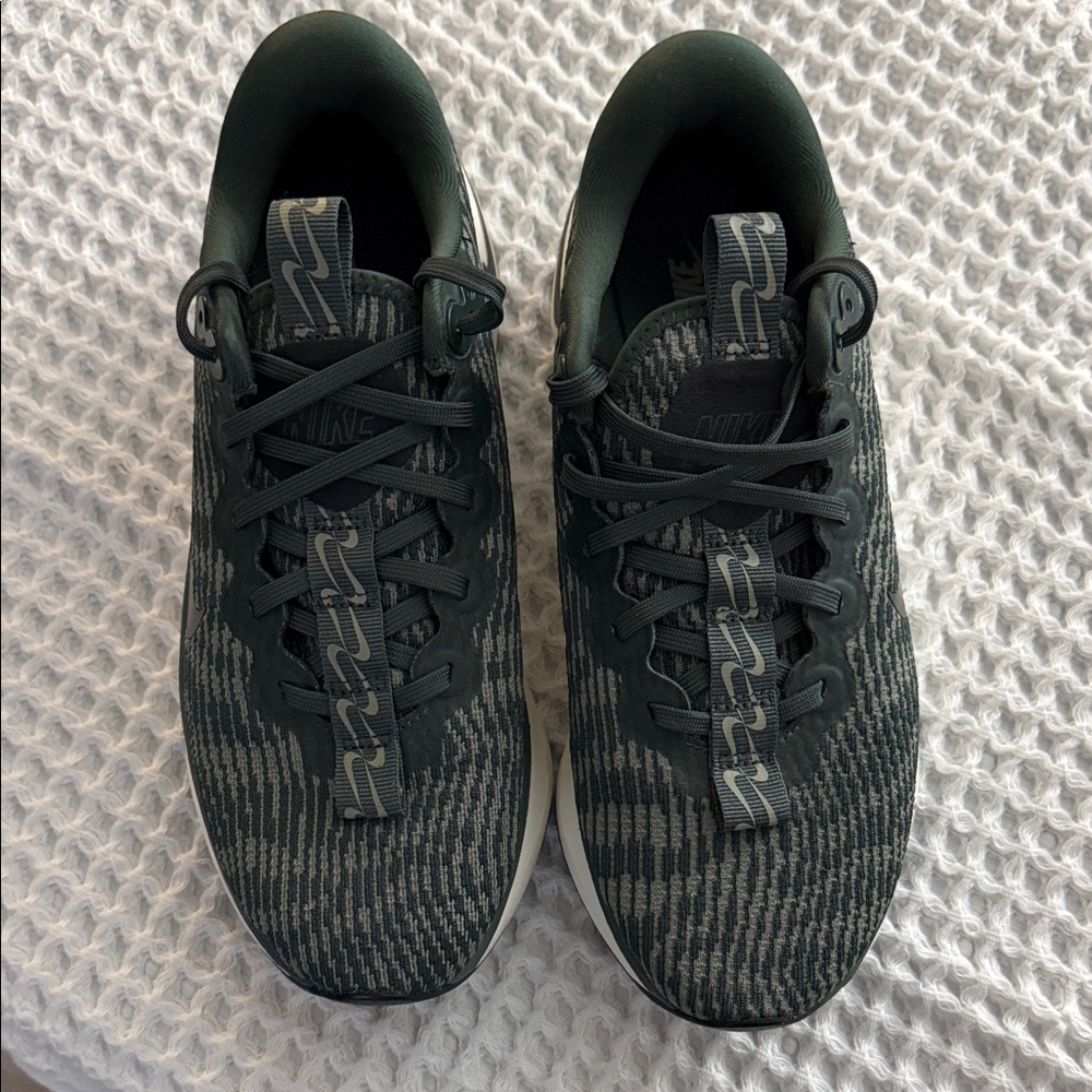 Nike Motiva, Performance Athletic Shoes, size 8 - worn once!!